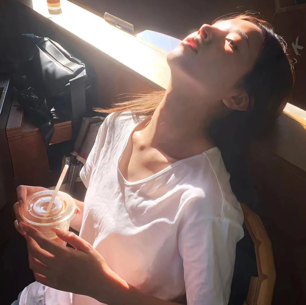 庭深叶落楚江秋